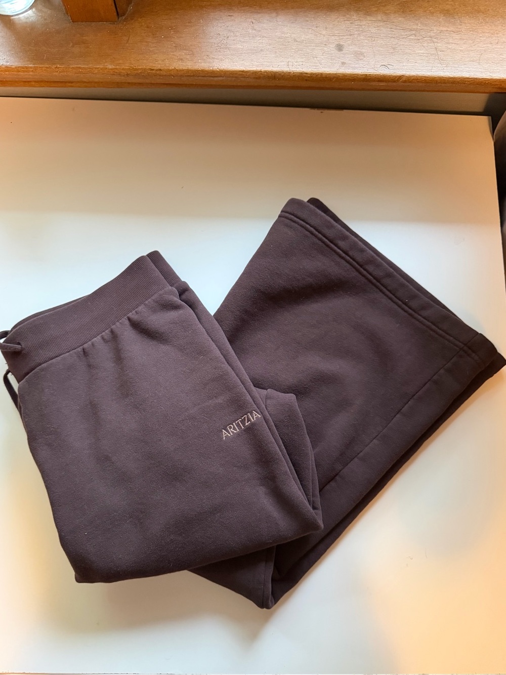Aritzia Cozy SweatFleece Snug Fit Sweatpants